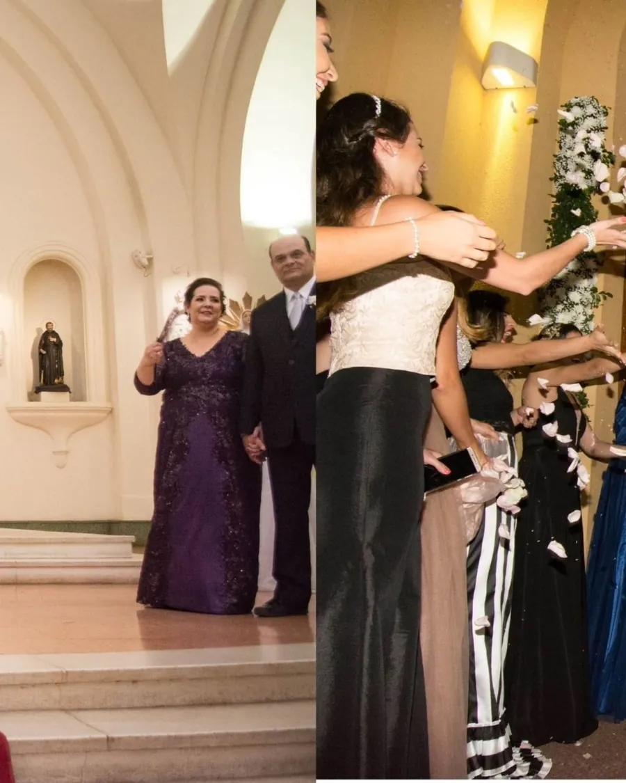Novios saliendo de la iglesia entre pétalos y aplausos